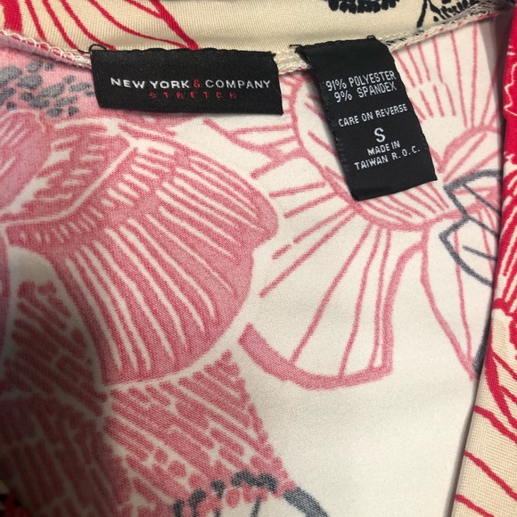 New York & Co flower tank top - Picture 4 of 4